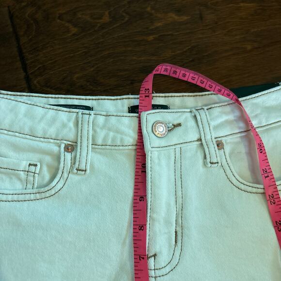 Wild Fable Women's Cream High Rise Rolled Cuff Denim Shorts‎ Size 6 R NEW - Picture 9 of 10